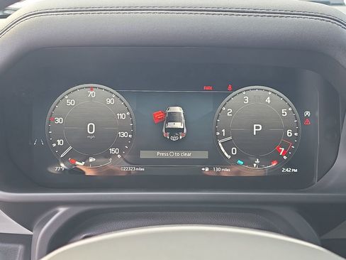 Used 2024 Land Rover Defender 90 S image 31