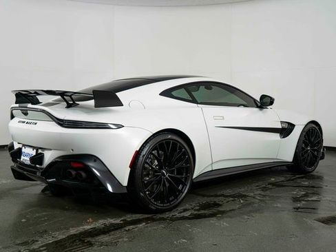 Used 2022 Aston Martin V8 Vantage Coupe image 8