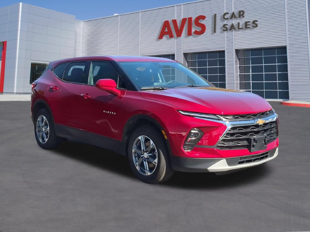 Used 2025 Chevrolet Blazer LT AWD/4WD image 3