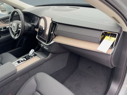 New 2026 Volvo XC90 B5 Core w/ Protection Package image 31