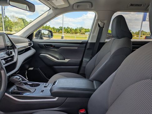 Used 2023 Toyota Highlander L FWD image 24