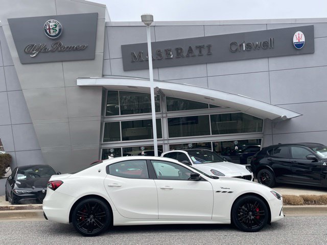 Used 2023 Maserati Ghibli Modena Q4 AWD/4WD image 4