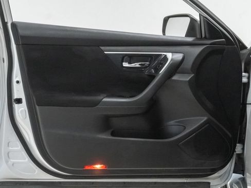 Used 2014 Nissan Altima 2.5 S w/ Display Audio Package FWD image 8