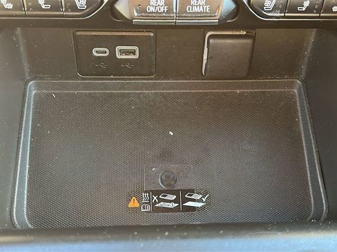 Used 2023 Chevrolet Suburban Premier image 26