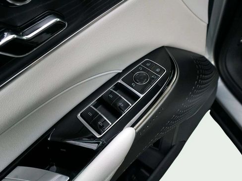 Used 2024 Cadillac Lyriq Luxury RWD image 16