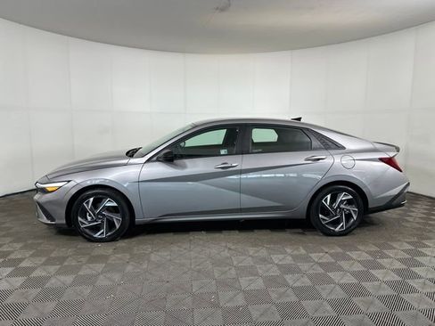 Certified 2025 Hyundai Elantra SEL image 37
