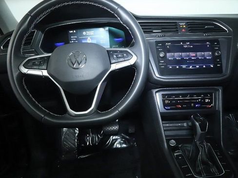 Used 2023 Volkswagen Tiguan SE w/ Panoramic Sunroof Package AWD/4WD image 30