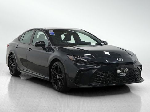 Used 2025 Toyota Camry SE image 7