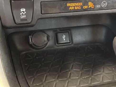 Used 2021 Toyota RAV4 XLE Premium FWD image 34