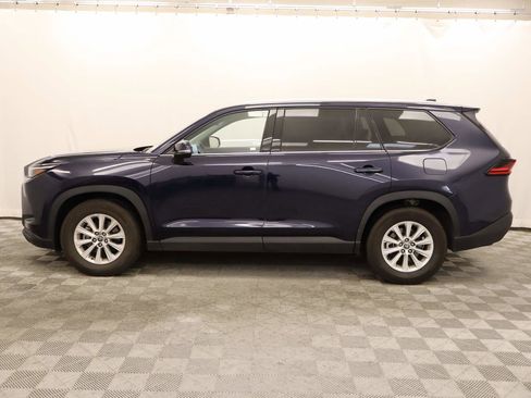 Used 2025 Toyota Grand Highlander FWD image 2