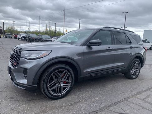 Used 2025 Ford Explorer ST AWD/4WD image 8