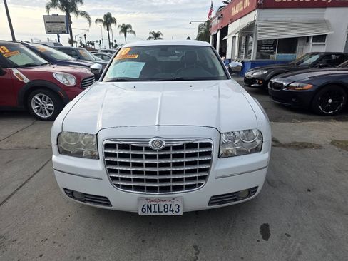 Used 2010 Chrysler 300 Touring RWD image 2