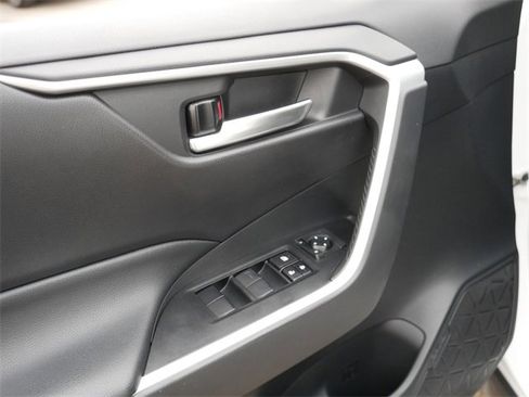 Used 2021 Toyota RAV4 XLE image 16