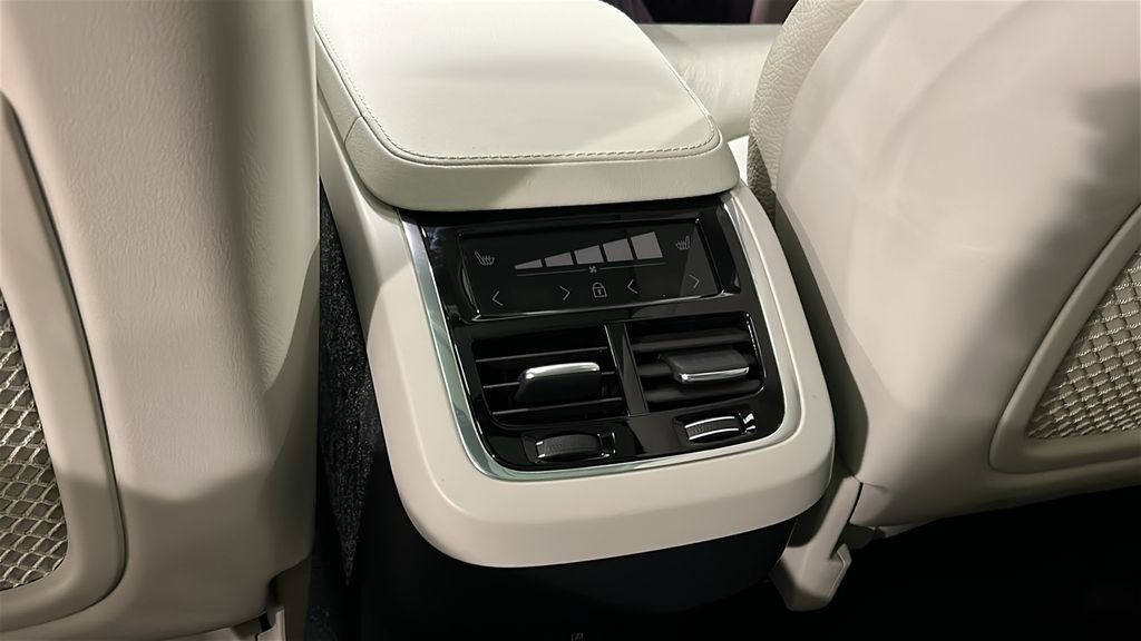 Certified 2023 Volvo XC90 B5 Core w/ Protection Package Premier AWD/4WD image 25