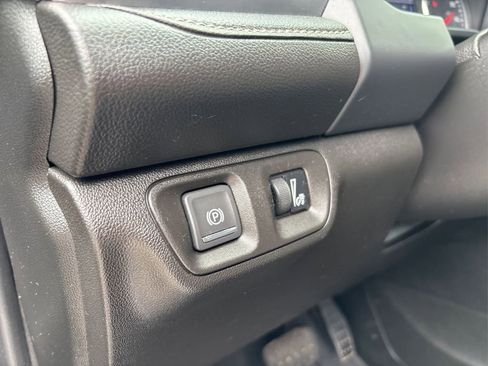 Used 2023 GMC Acadia SLT image 41