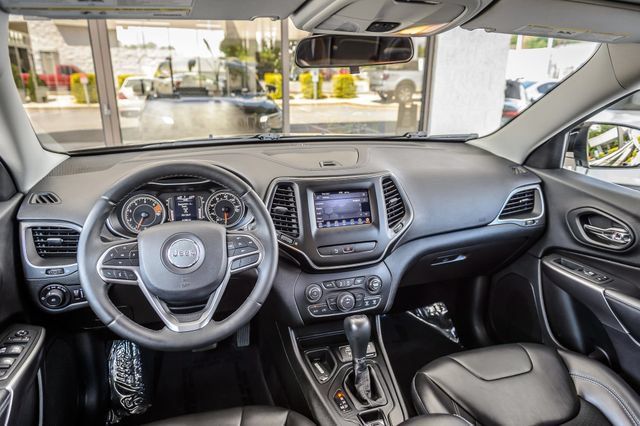 Used 2019 Jeep Cherokee Latitude Plus FWD image 24