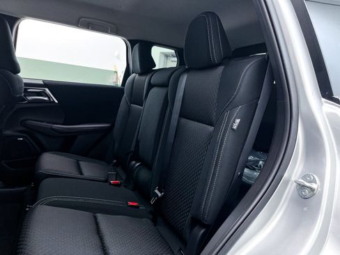 New 2025 Mitsubishi Outlander ES image 25