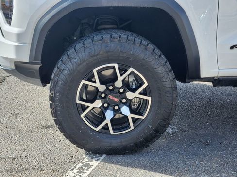 Used 2023 GMC Canyon AT4X image 6