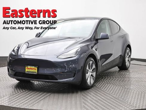 Used 2021 Tesla Model Y Long Range AWD/4WD image 1