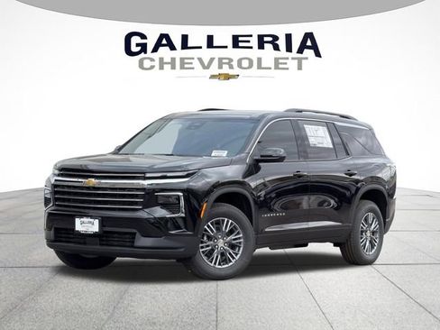 New 2026 Chevrolet Traverse LT w/ Driver Confidence Package FWD image 2