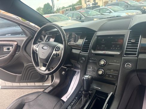 Used 2015 Ford Taurus Limited FWD image 23