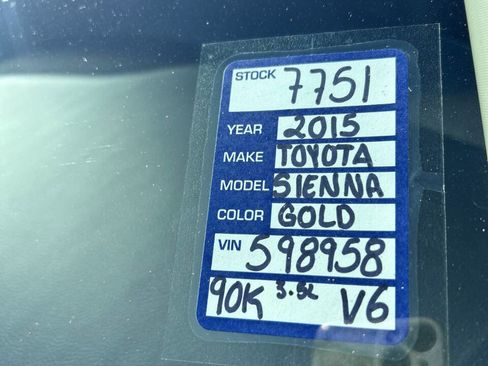 Used 2015 Toyota Sienna image 16