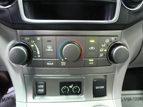 Used 2013 Toyota Highlander SE image 15