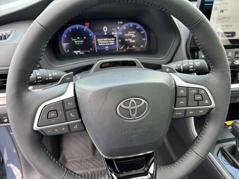 Used 2026 Toyota Grand Highlander AWD image 19