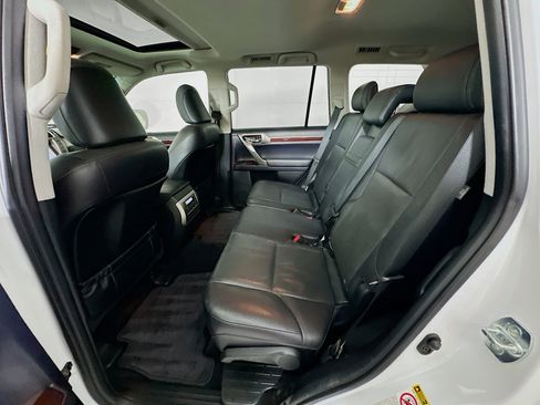 Used 2018 Lexus GX 460 Premium w/ Premium Package image 29