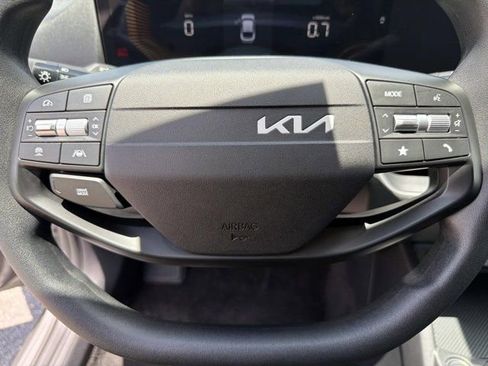 Used 2025 Kia K4 FWD image 23