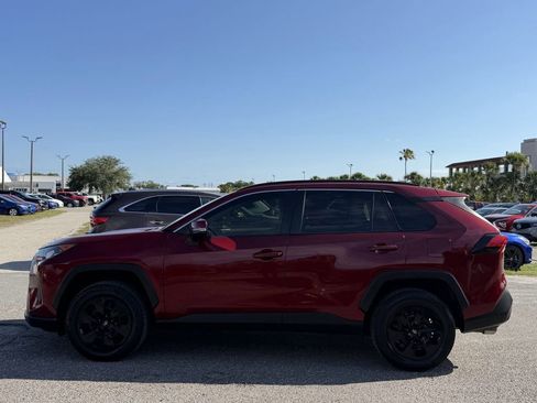 Used 2019 Toyota RAV4 LE FWD image 8