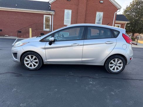 Used 2013 Ford Fiesta SE FWD image 8