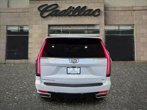 Used 2023 Cadillac Escalade ESV Premium Luxury AWD/4WD image 4