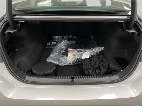 New 2026 BMW 550e xDrive image 5