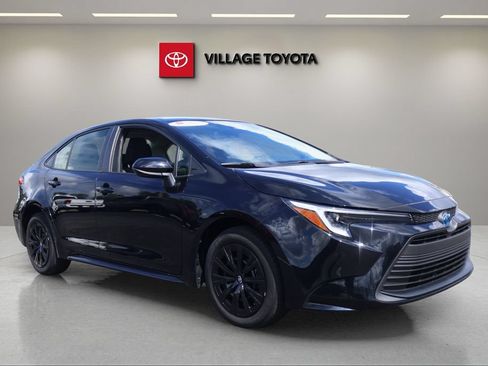 Certified 2024 Toyota Corolla LE FWD image 7