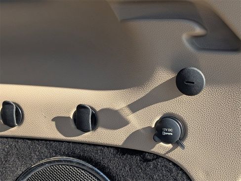 Used 2017 Jeep Grand Cherokee Limited w/ Luxury Group II image 16