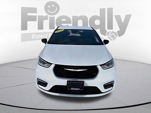 New 2026 Chrysler Pacifica Select AWD/4WD image 2