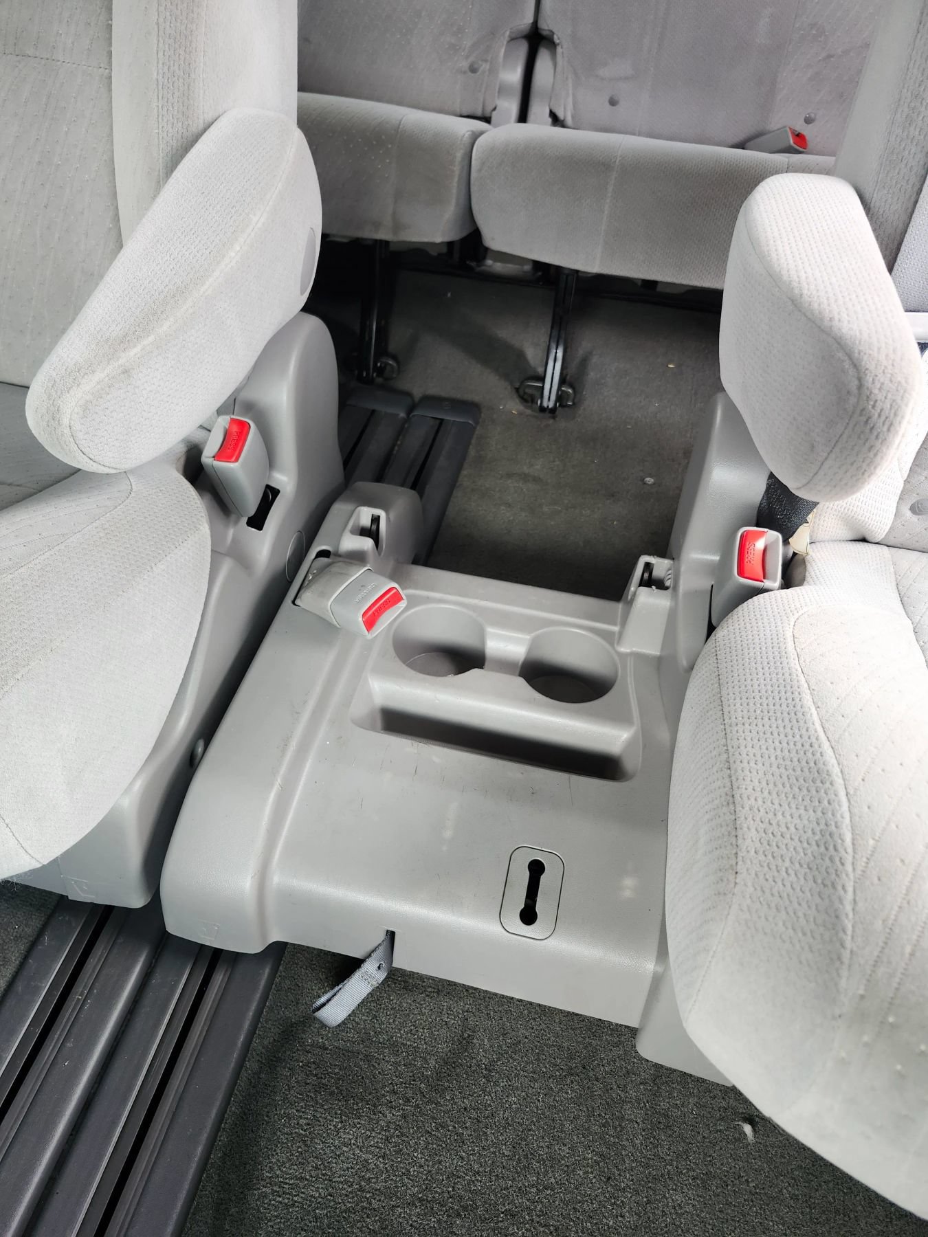 Used 2016 Toyota Sienna LE w/ Four Season Floor Mat Package FWD image 16