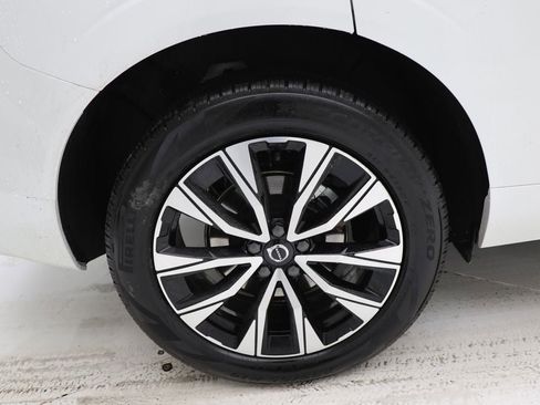 Used 2025 Volvo XC60 B5 Core AWD/4WD image 10