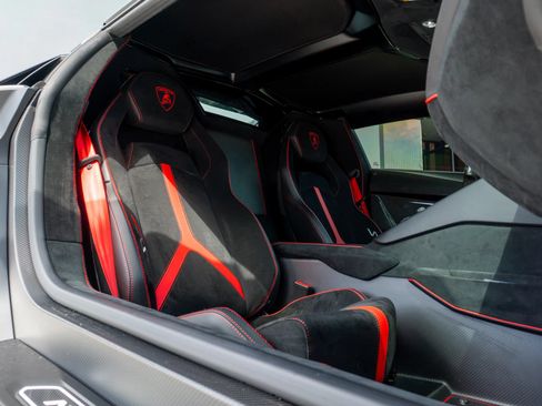 Used 2020 Lamborghini Aventador SVJ AWD/4WD image 62