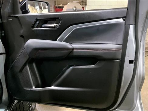 Used 2024 Chevrolet Colorado Z71 w/ Z71 Convenience Package 2 image 23