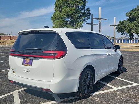 New 2026 Chrysler Pacifica Select image 7