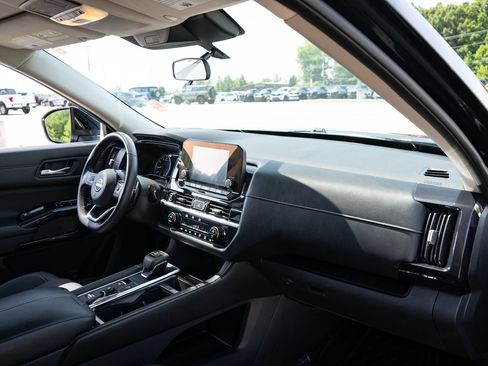 Used 2022 Nissan Pathfinder SV FWD image 22
