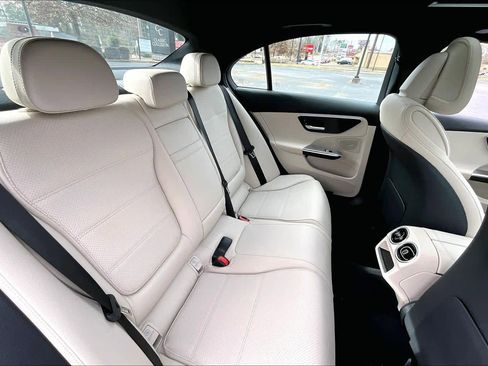 Used 2025 Mercedes-Benz C 300 4MATIC Sedan image 37