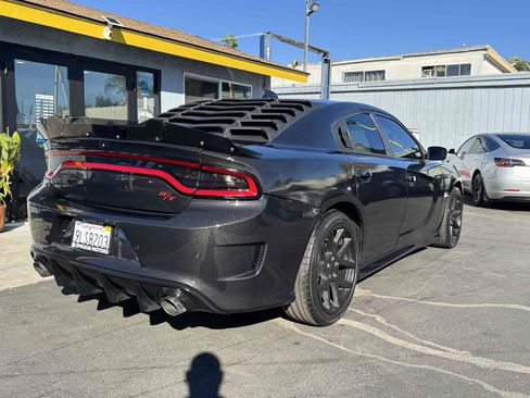 Used 2019 Dodge Charger R/T w/ Blacktop Package image 5