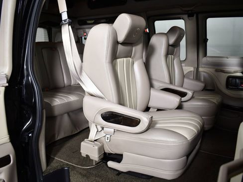 Used 2013 GMC Savana 1500 AWD image 38