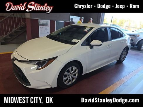 Used 2023 Toyota Corolla LE image 1