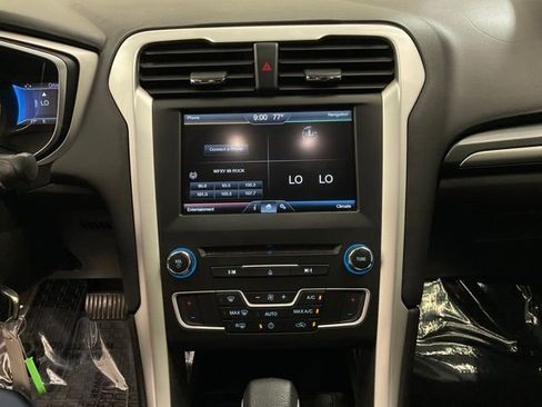 Used 2016 Ford Fusion SE FWD image 17