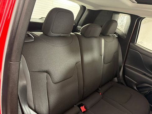 Used 2018 Jeep Renegade Altitude w/ UConnect 8.4 Nav Group AWD/4WD image 23