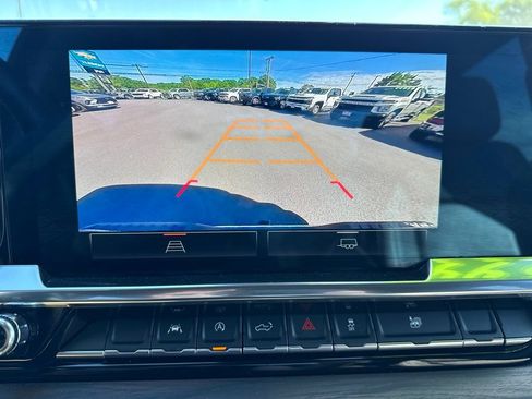 Used 2025 GMC Sierra 1500 SLT AWD/4WD image 23